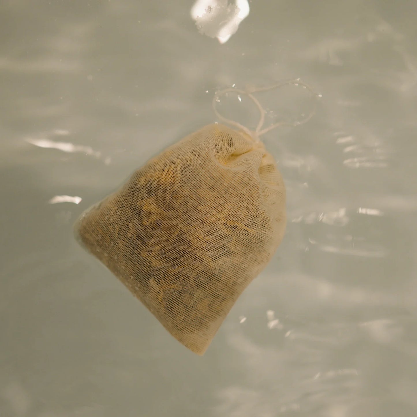 POSTPARTUM HERBAL SITZ BATH BY HONEYBEE HIPPIE