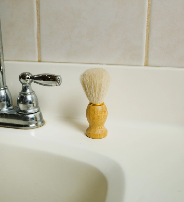 NATURAL BRISTLE SHAVE BRUSH