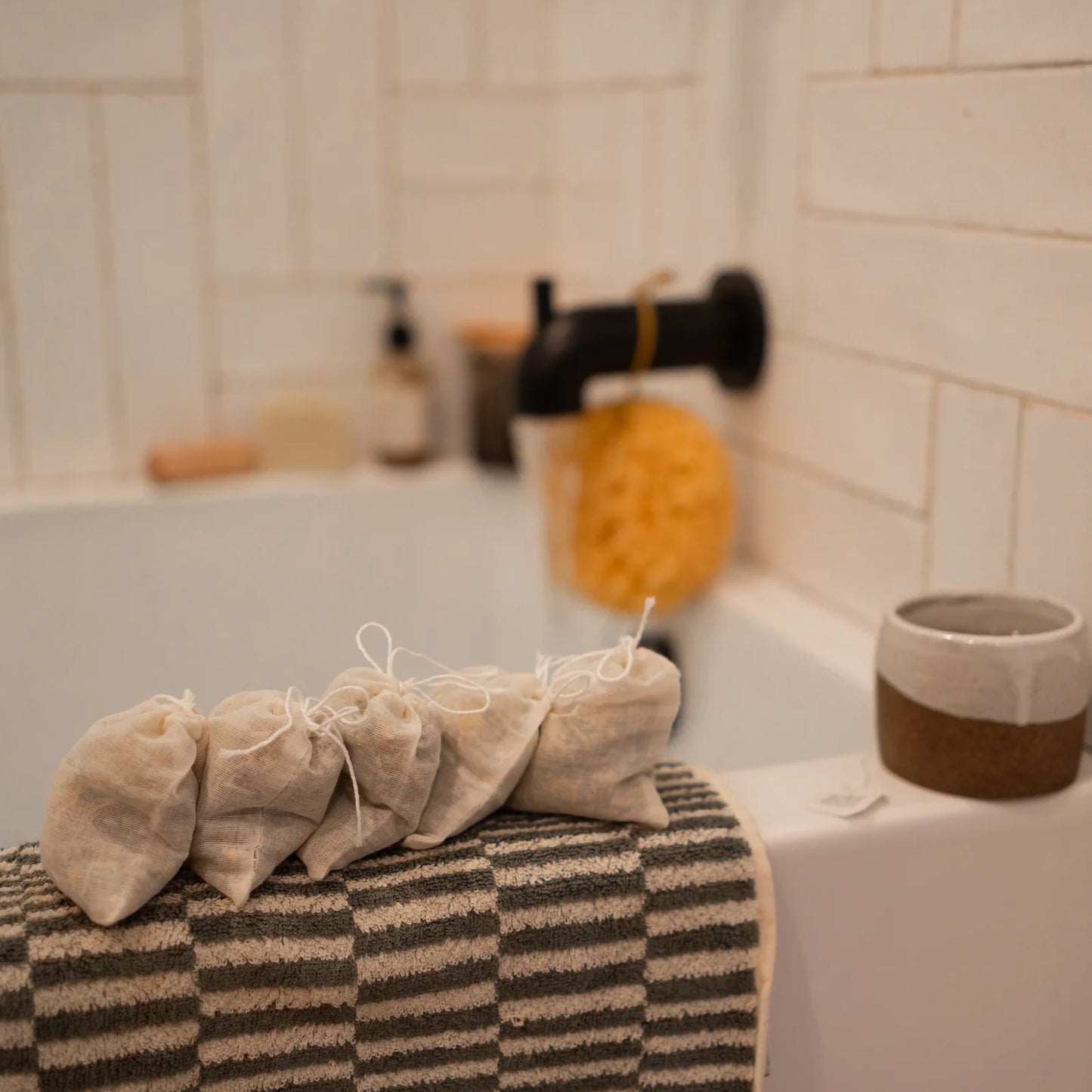 POSTPARTUM HERBAL SITZ BATH BY HONEYBEE HIPPIE