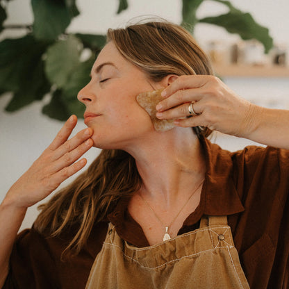 HONEYBEE'S GOLDEN GUARTZ GUA SHA