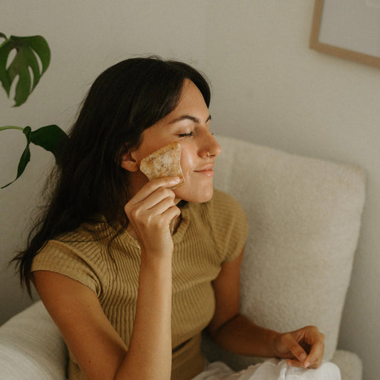 HONEYBEE'S GOLDEN GUARTZ GUA SHA