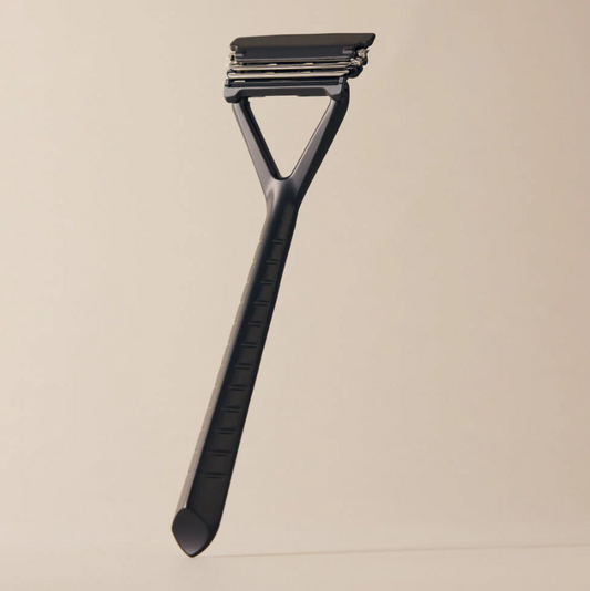 RAZOR WITH PIVOTING HEAD