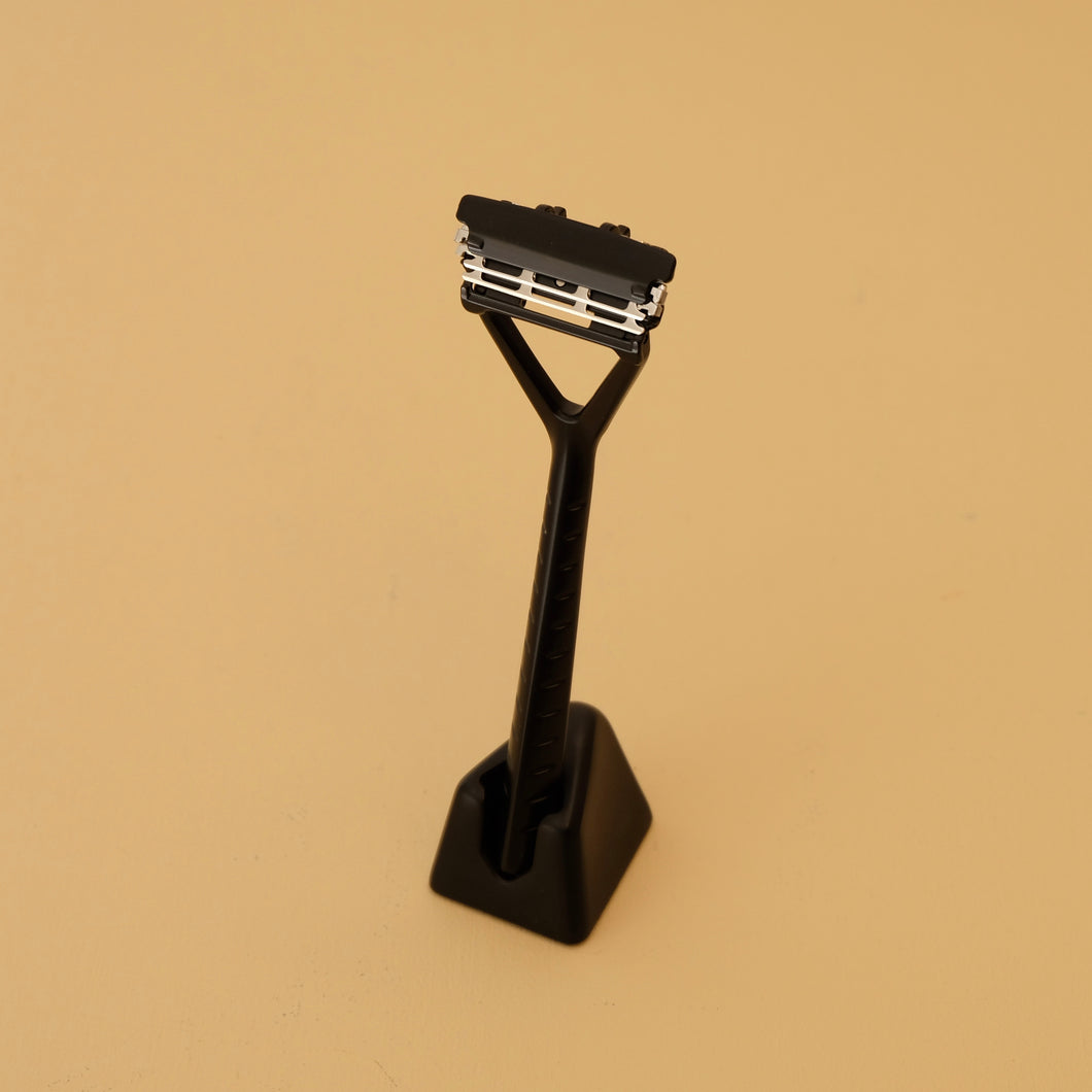 RAZOR WITH PIVOTING HEAD AND STAND